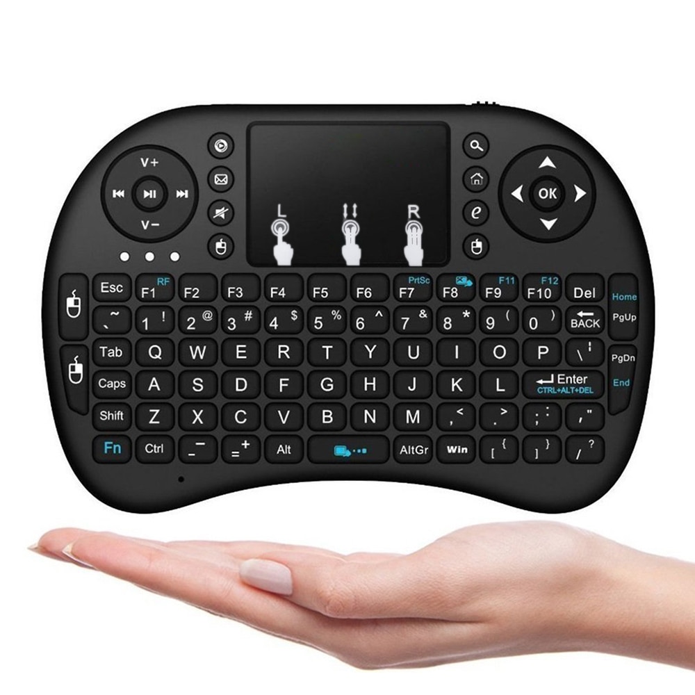 mini teclado en mano